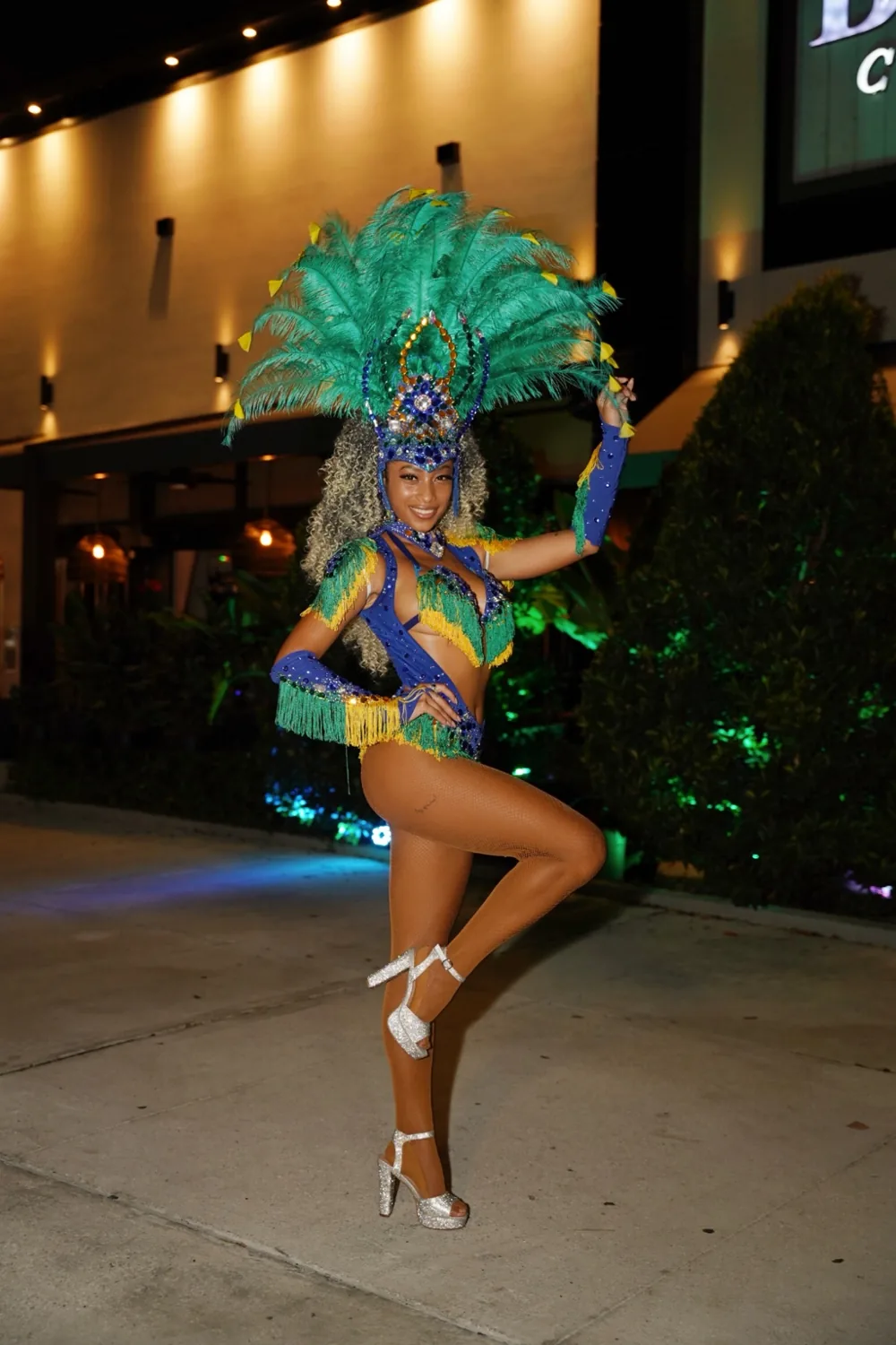 Solo samba dancer